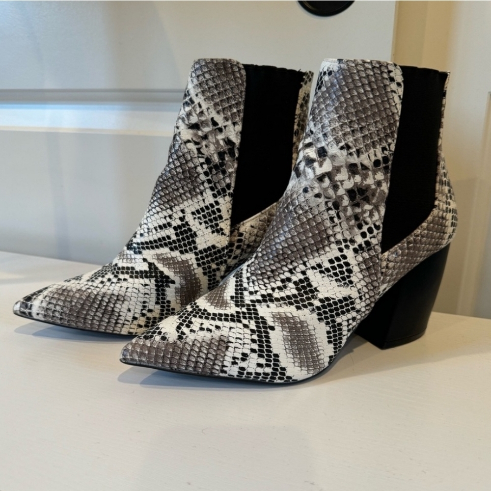 Cupid Faux Snakeprint 3" Block Heel Boots. Size 9